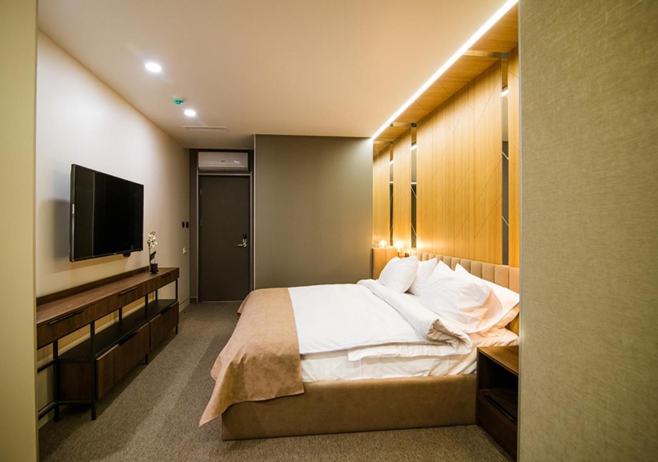 יירבאן Cartez Hotel מראה חיצוני תמונה